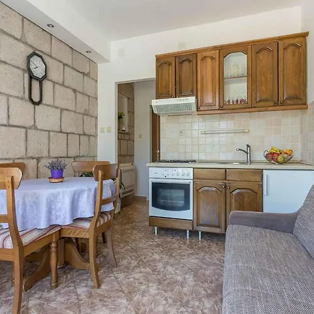 Apartment In Zaton/dubrovnik 51812 Zaton (Dubrovnik-Neretva)