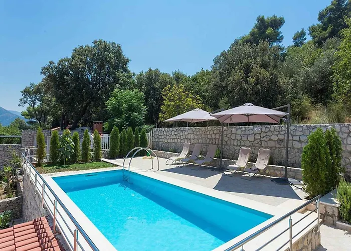 In - Dubrovnik 51812 *